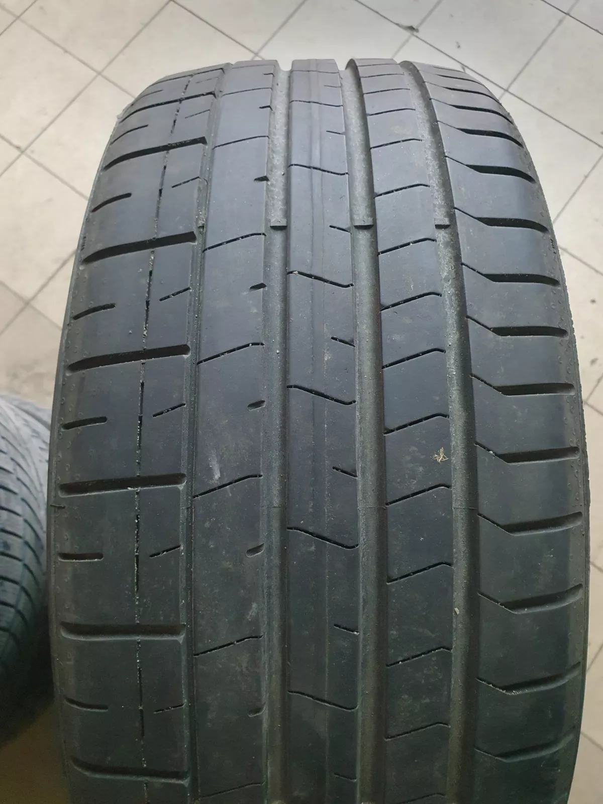 Pirelli PZero 235/35 R19