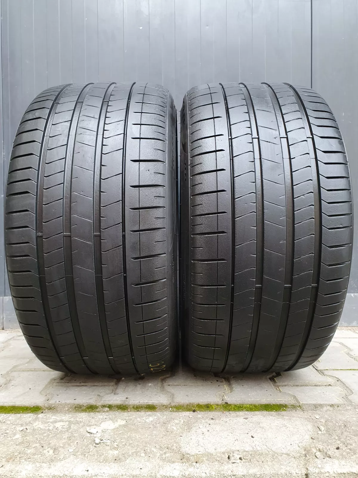 Pirelli P Zero 325/30 R23