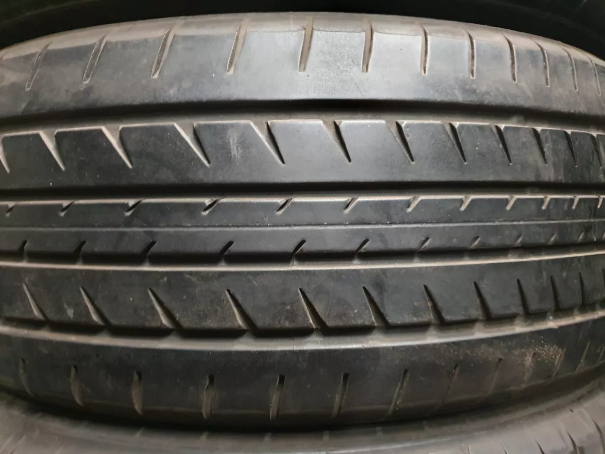 Toyo R37 225/55R18 98H