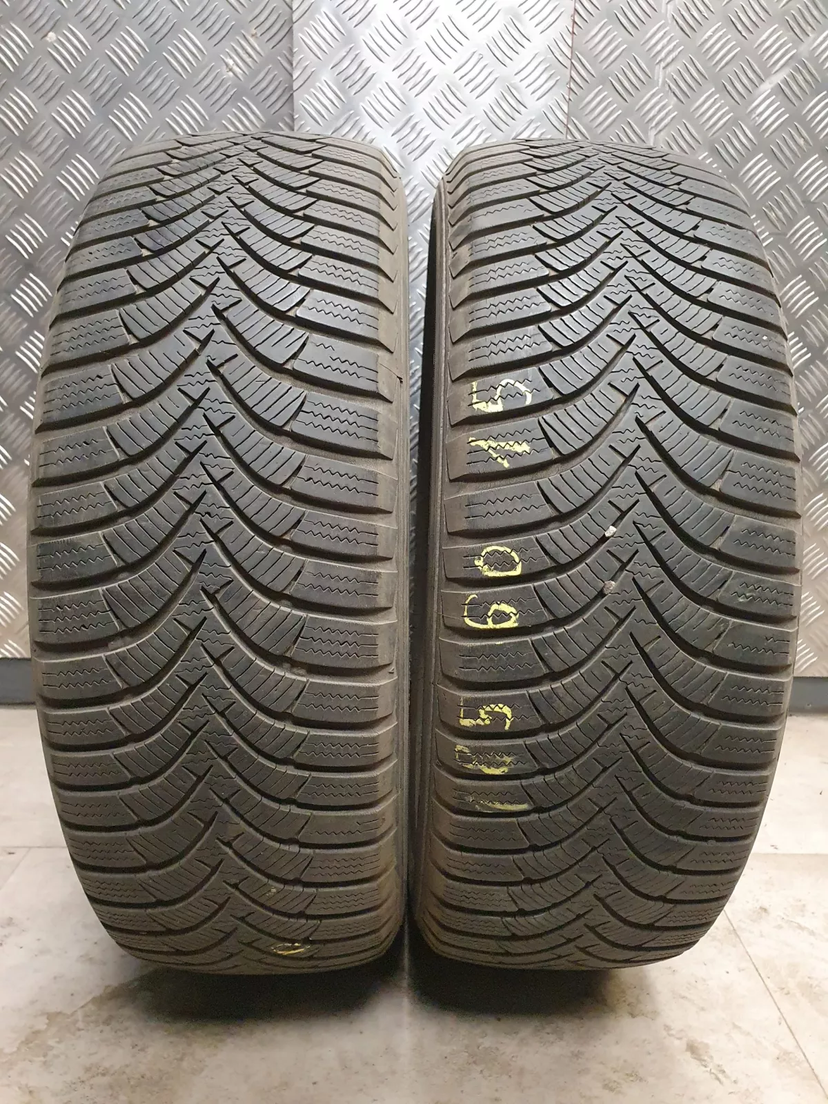Hankook žiemines padangos 185/60R15