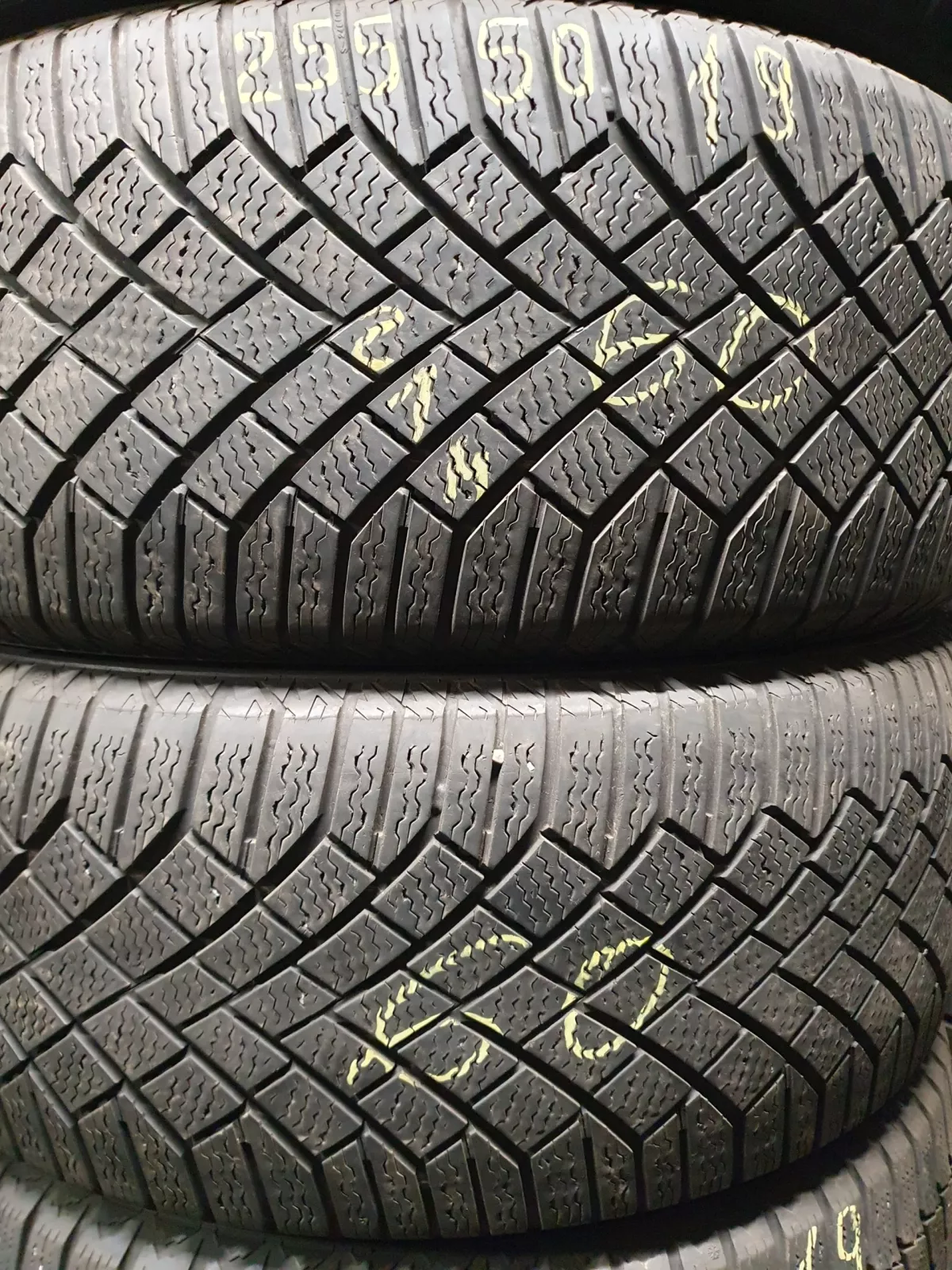 Continental VikingContact 255/50R19