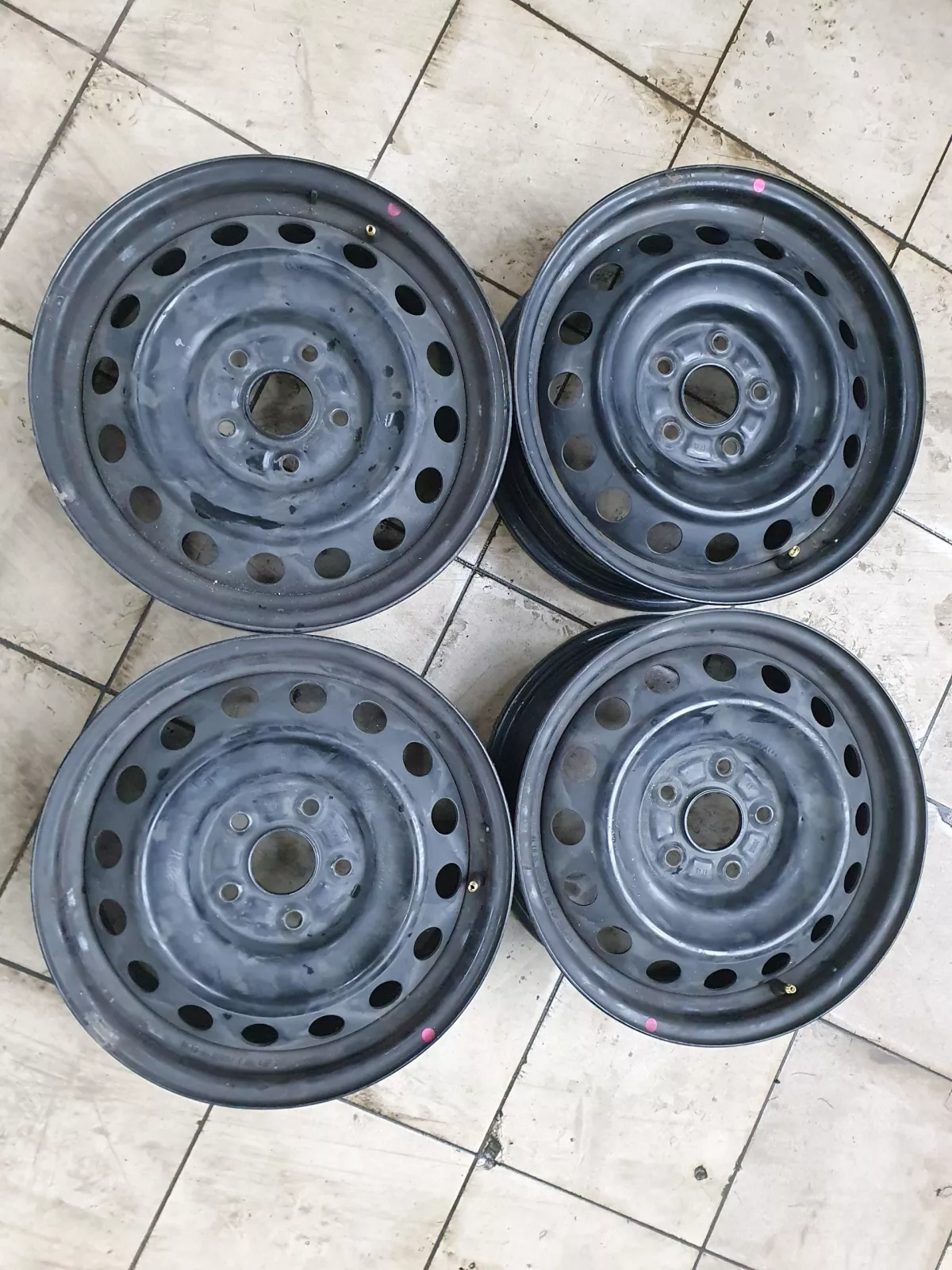 Toyota skardiniai ratlankiai 5×114.3R16
