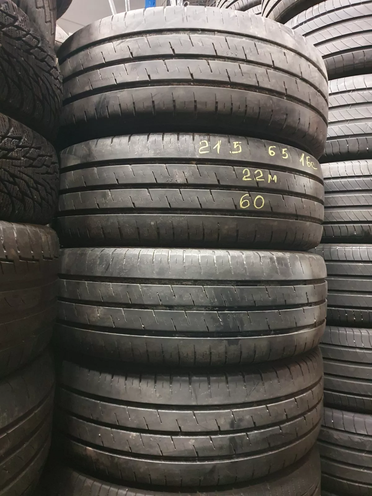 Nokian padangos 235/65R16c