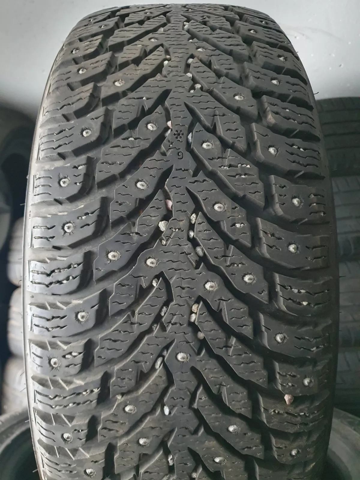 Nokian hakkapeliitta 9 215/55R17 padangos