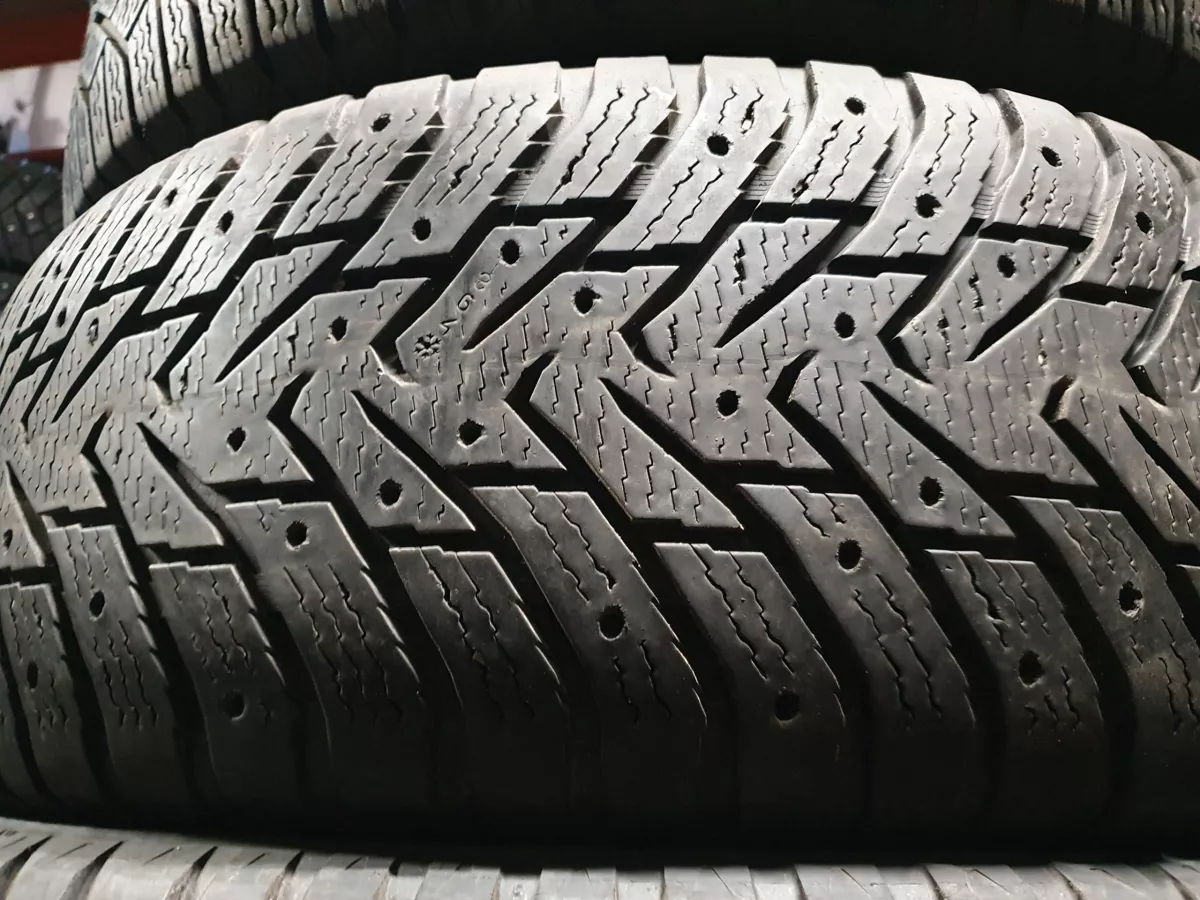 Nokian hakkapeliitta 255/55R19