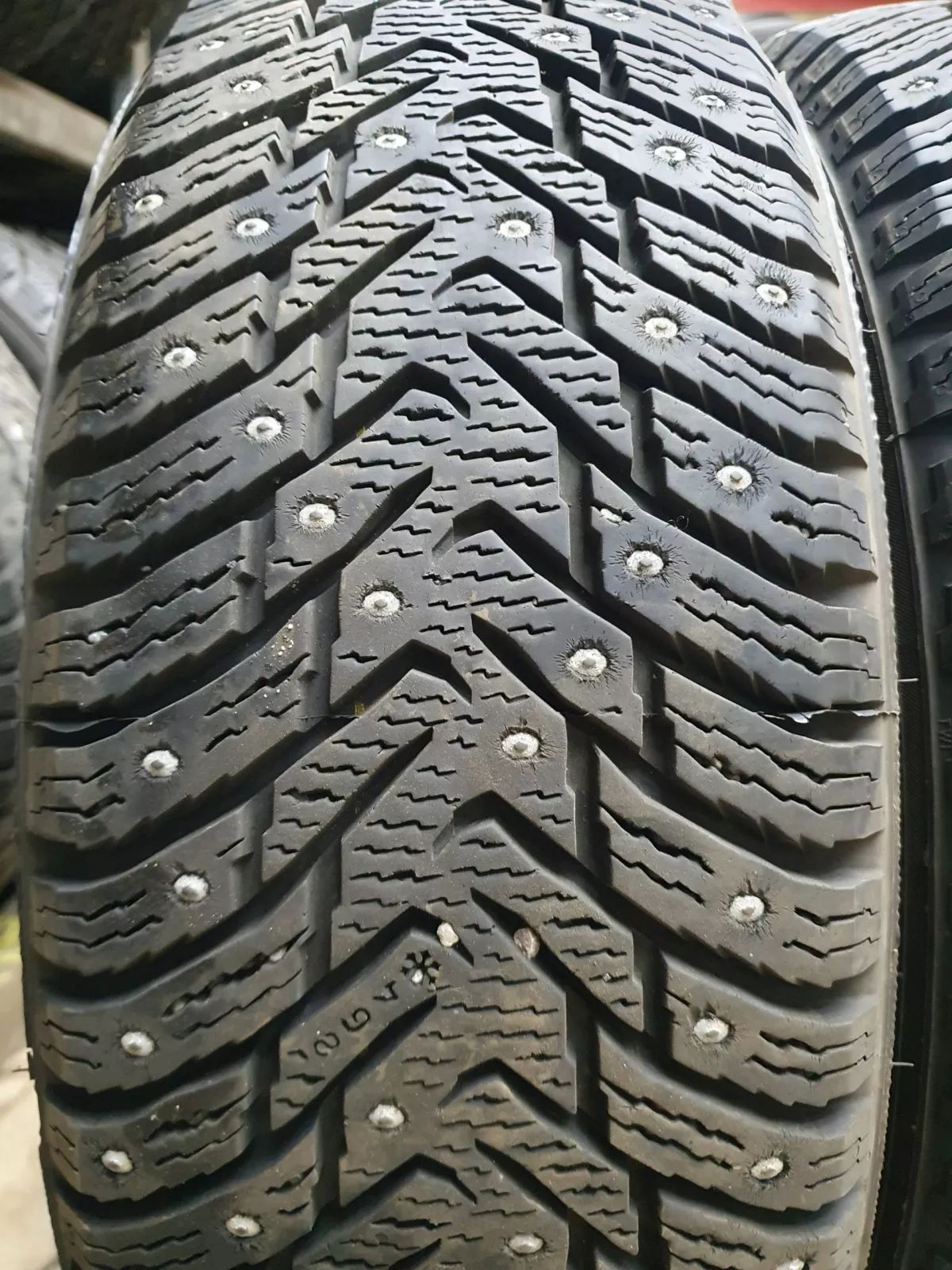 Nokian Hakkapelitta 8 195/65R15 dygliuotos padangos