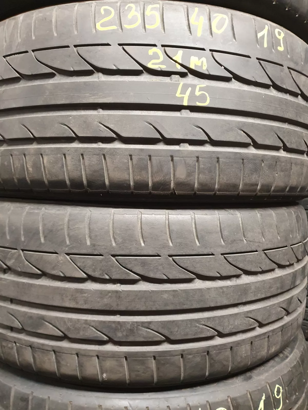 Bridgestone 235/40R19 padangos