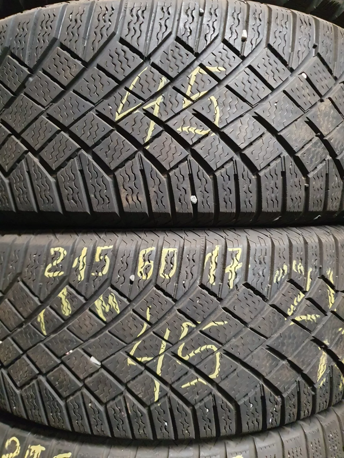 Continental VikingContact7 215/60R17 padangos
