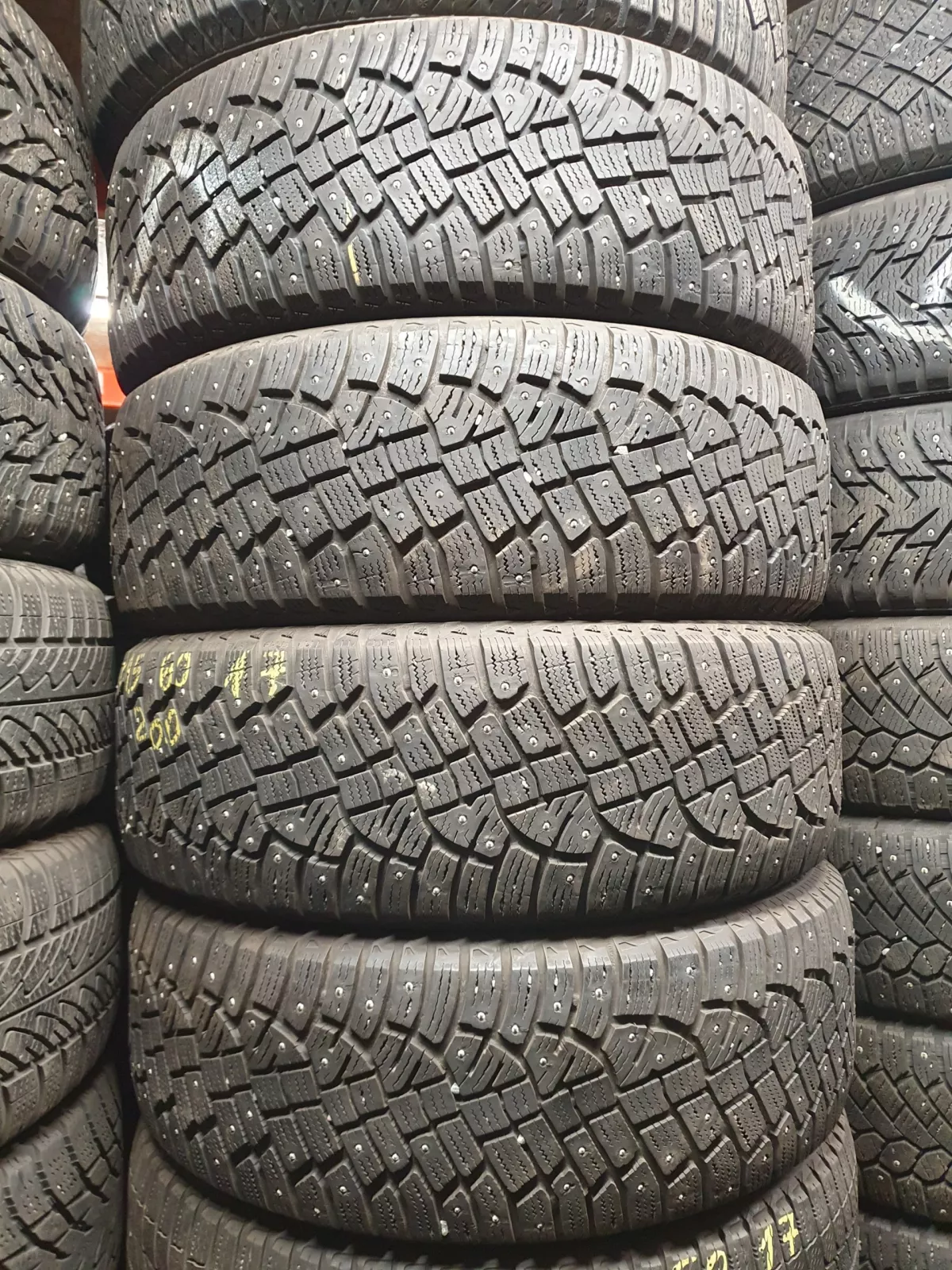 Continental IceContact2 215/60R17 dygliuotos padangos