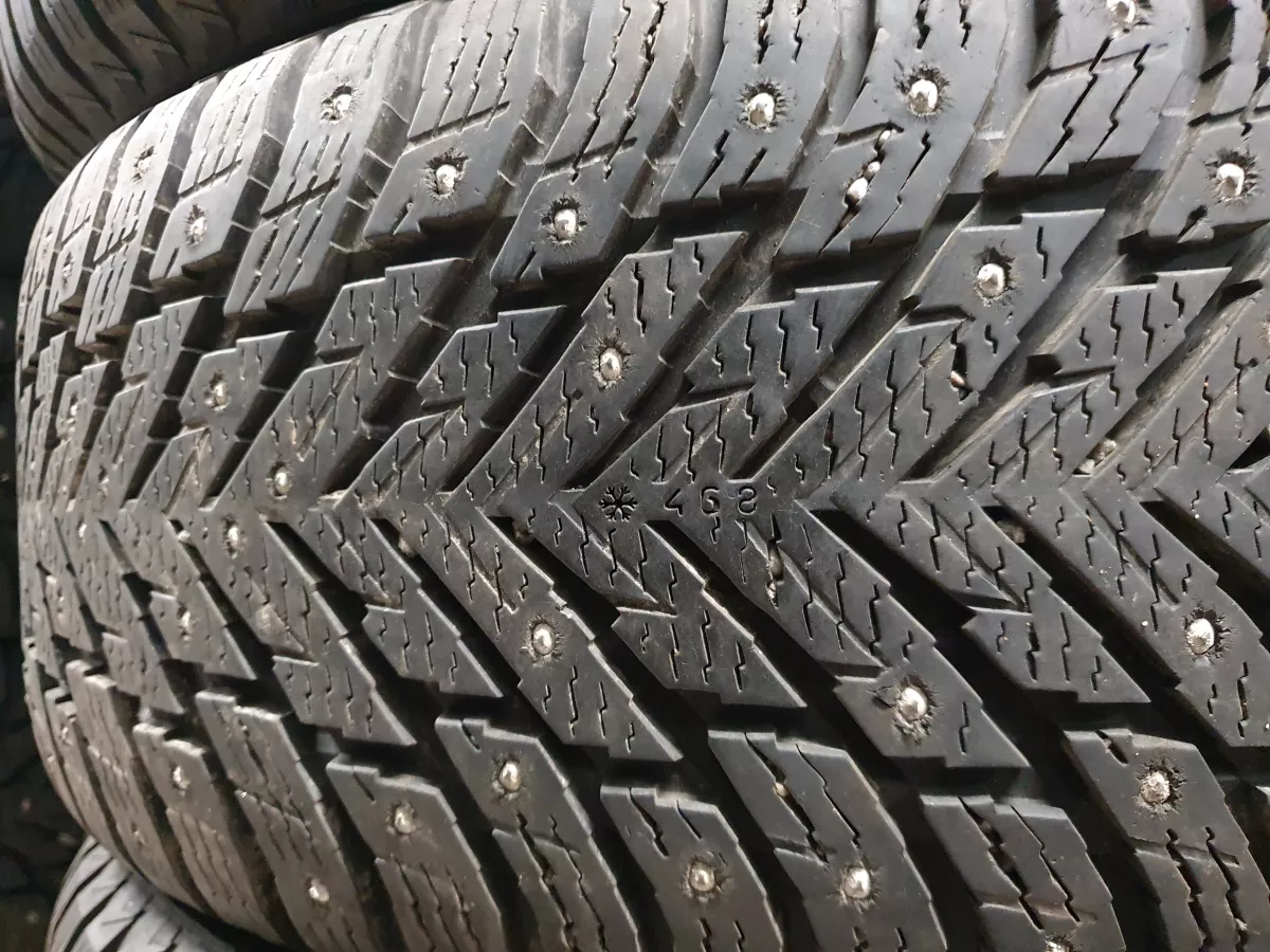 Nokian Hakkapeliitta 10 255/50R20 dygliuotos padangos