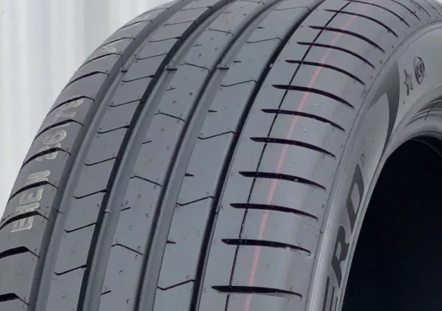 Pirelli DEMO 1 KM P-Zero PZ4 Luxury Salon (*) 245/45R20 103W XL RFT padangos