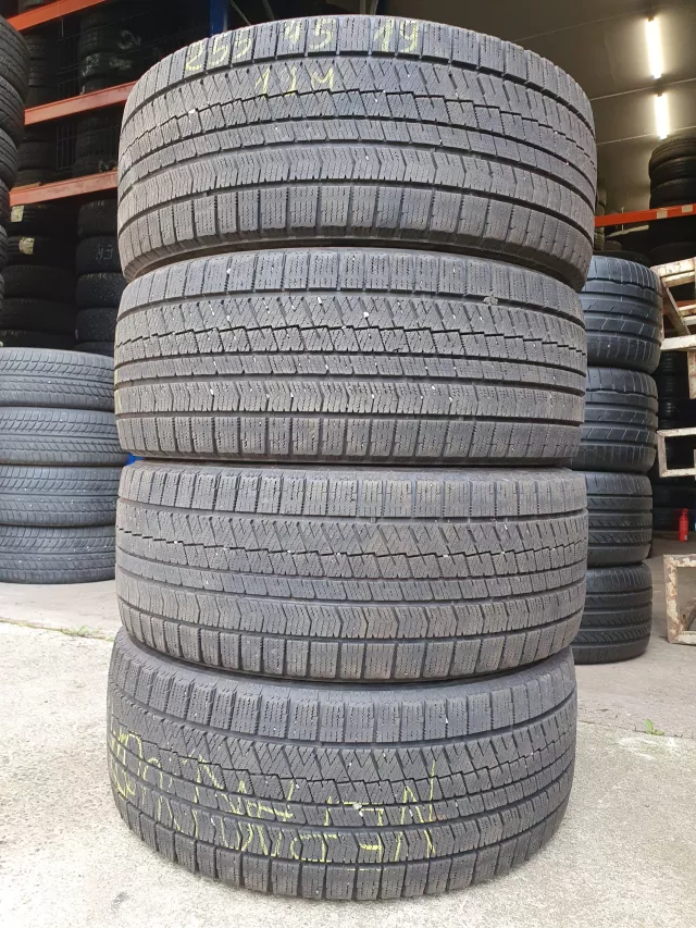 Bridgestone blizzak Ice 255/45R19 104S