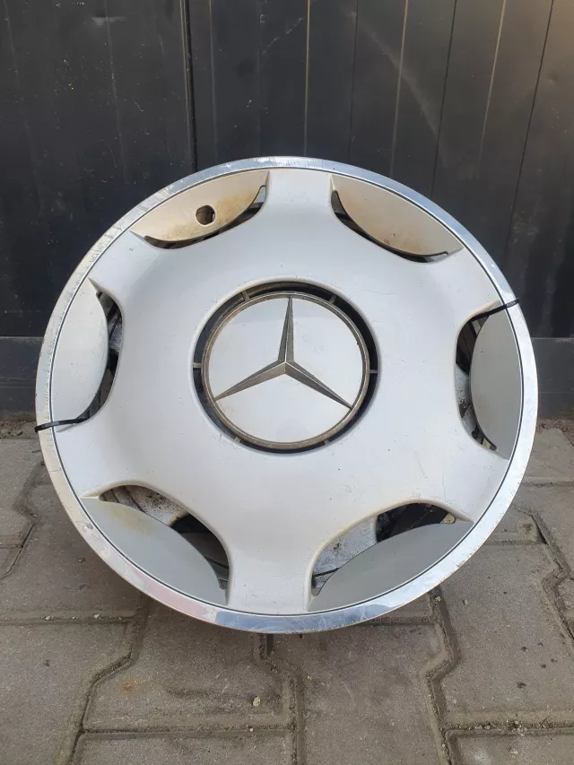 Mercedes ratlankiu gaubtai R15
