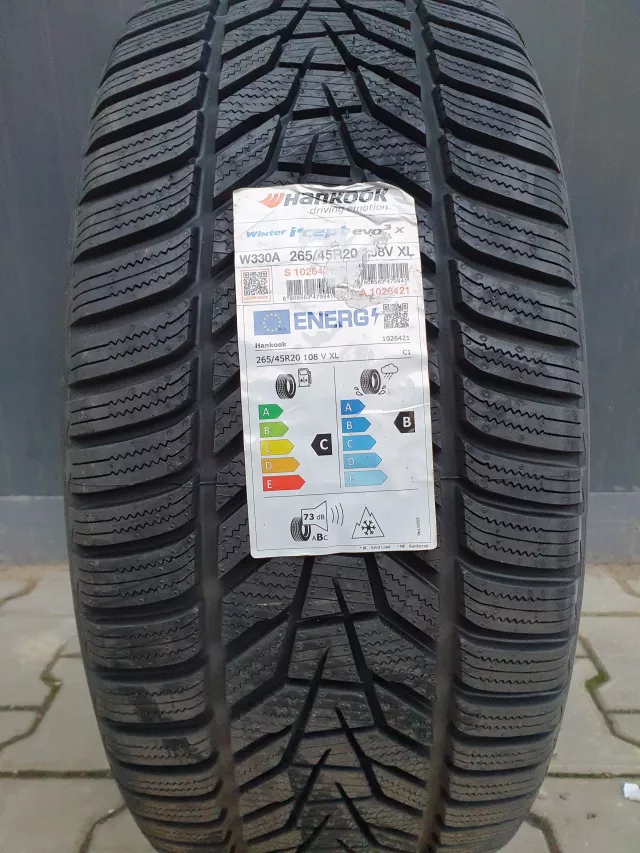 Hankook W330 Winter i*cept evo3 SUV 265/45R20 108V XL