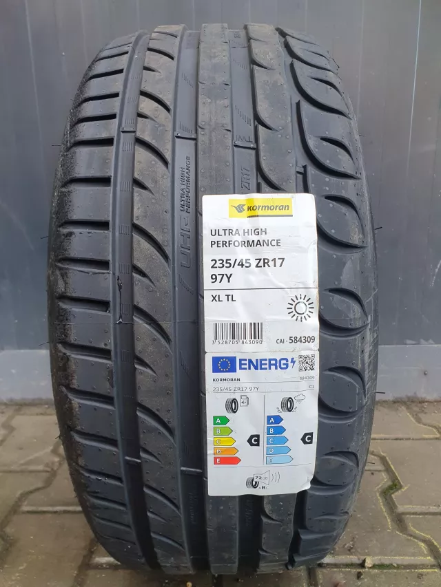 Kormoran Ultra High Performance 235/45R17 97Y XL