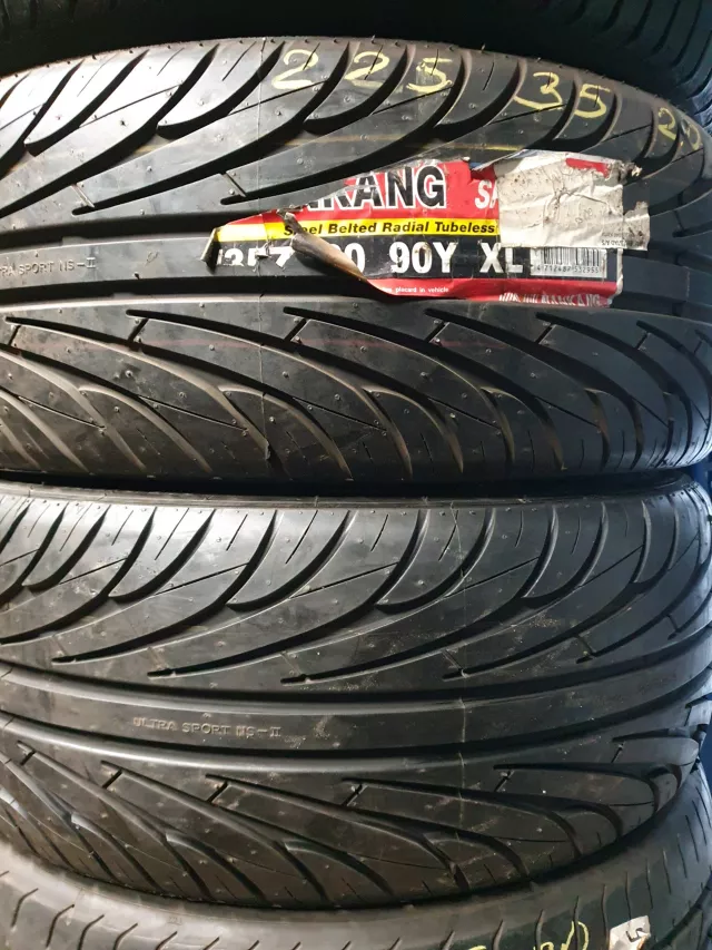 Nankang 225/35R20
