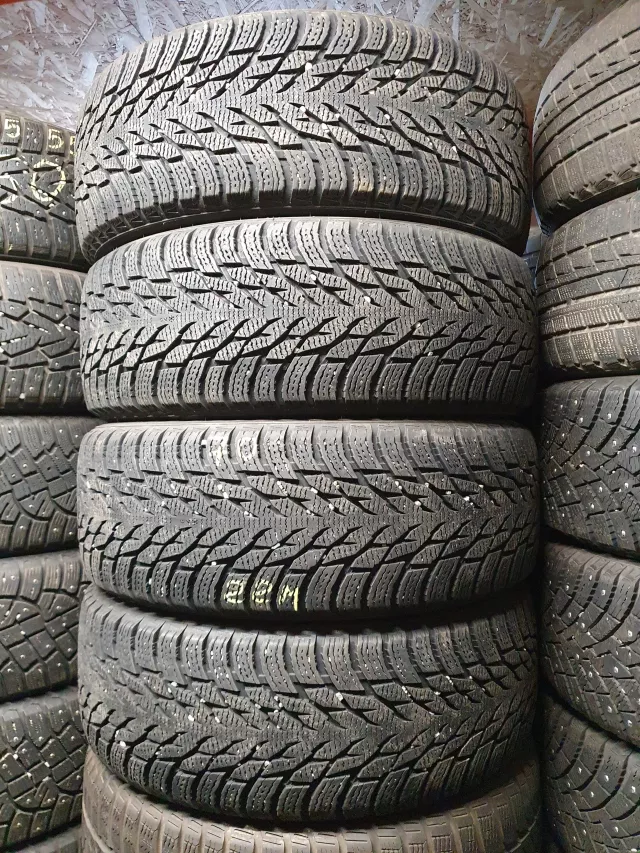 Nokian Hakkapeliitta R3 215/55R17 padangos