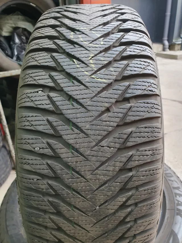 Goodyear UltraGrip 8  205/55R16 naudotos padangos