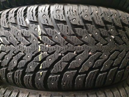 Nokian dygliuotos 225/60R17