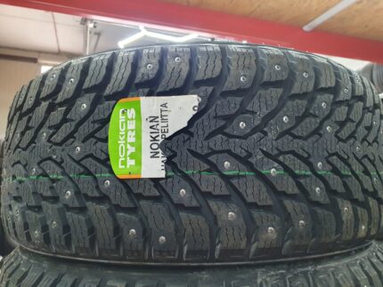 Nokian dygliuotos 225/40R18