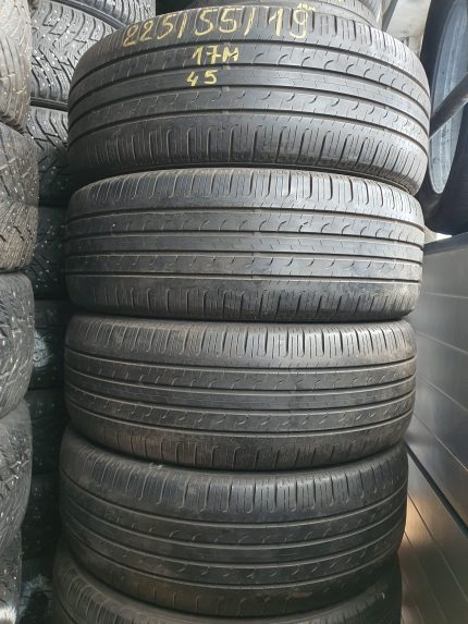 Goodyear EfficientGrip 4x4 SUV 225/55 R19