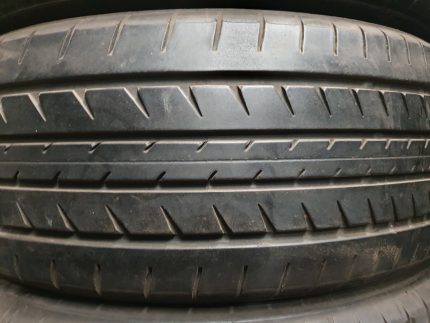 Toyo R37 225/55R18 98H