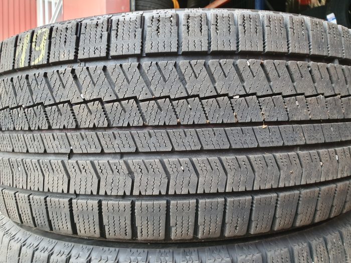 Bridgestone blizzak Ice 255/45R19 104S - Image 2