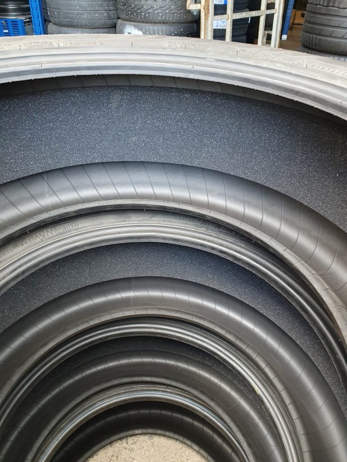 Nokian Hakkapeliitta R5 255/45R19 - Image 4