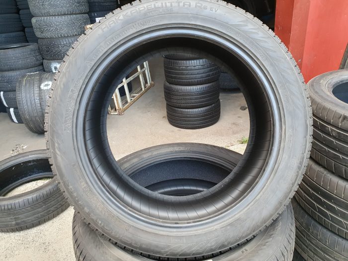 Nokian Hakkapeliitta R5 255/45R19 - Image 3