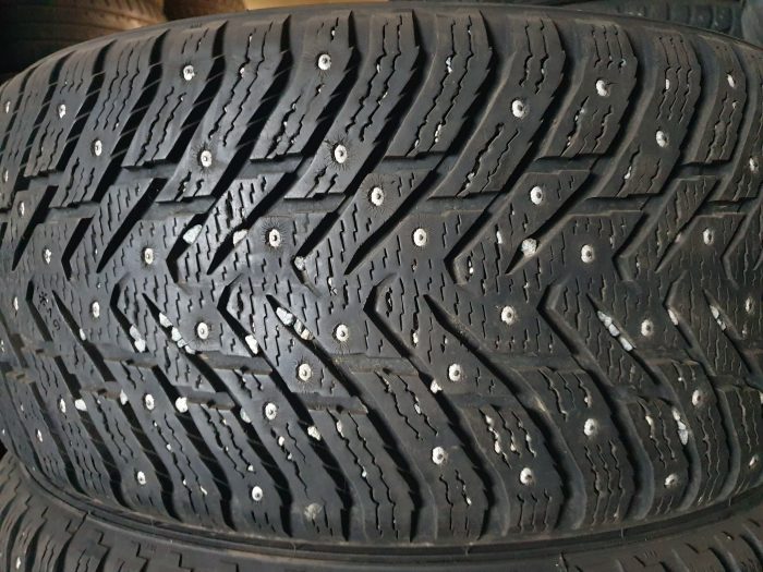 Nokian Hakkapellita8 245/45R19 - Image 2