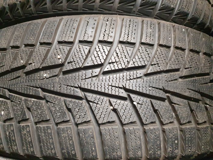 Hankook Winter i*cept iZ3 W636 235/55R19 - Image 1