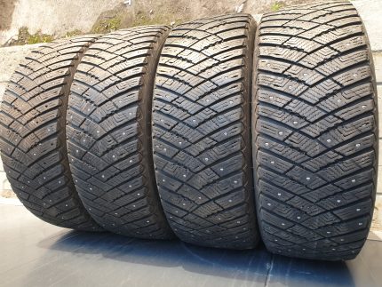 Goodyear žieminės padangos 215/55R18