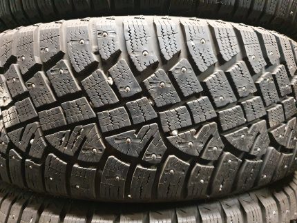 Continental dygliuotos padangos 215/70R16