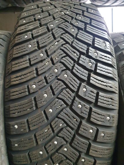 Continental IceContact 3 dygliuotos padangos 205/55R16