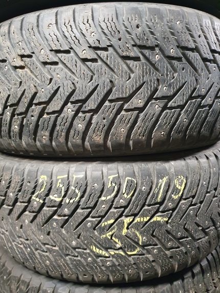 Nokian Hakapelliita 8 dygliuotos 255/50R19