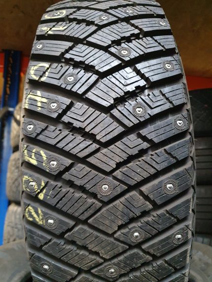 Goodyear UltraGrip Ice Arctic 225/70R16 padangos