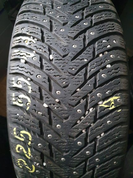 Nokian hakkapeliitta8 225/55R17 padangos