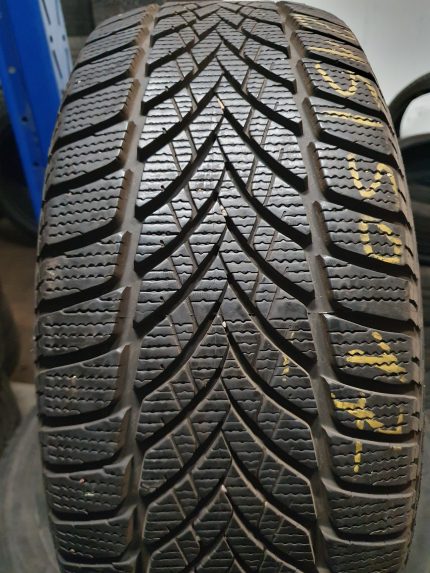 Goodyear UltraGrip Ice2 215/50R17 padangos
