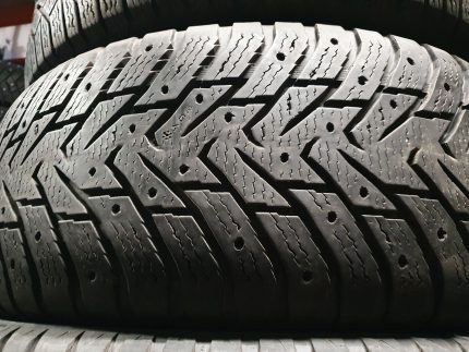 Nokian hakkapeliitta 255/55R19