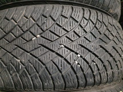 Nokian Hakkapeliitta R5 235/55R18 padangos