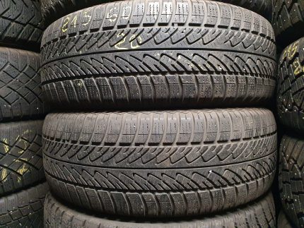 Goodyear ultragrip8 215/60R17 padangos