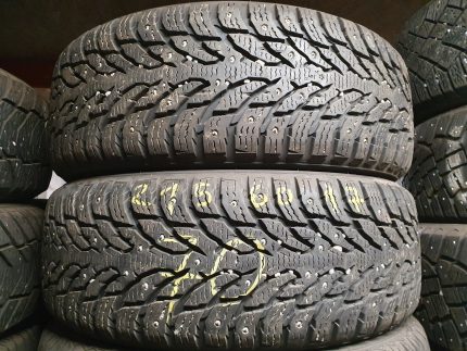 Nokian Hakkapeliitta 9  215/60R17 dygliuotos padangos